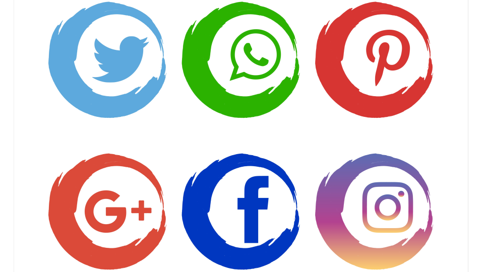<a href="https://de.freepik.com/vektoren-kostenlos/elegante-soziale-netzwerk-icons-gesetzt_1133165.htm">Designed by Creative_hat</a>